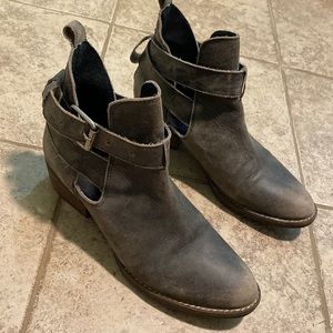 Volatile booties size 10